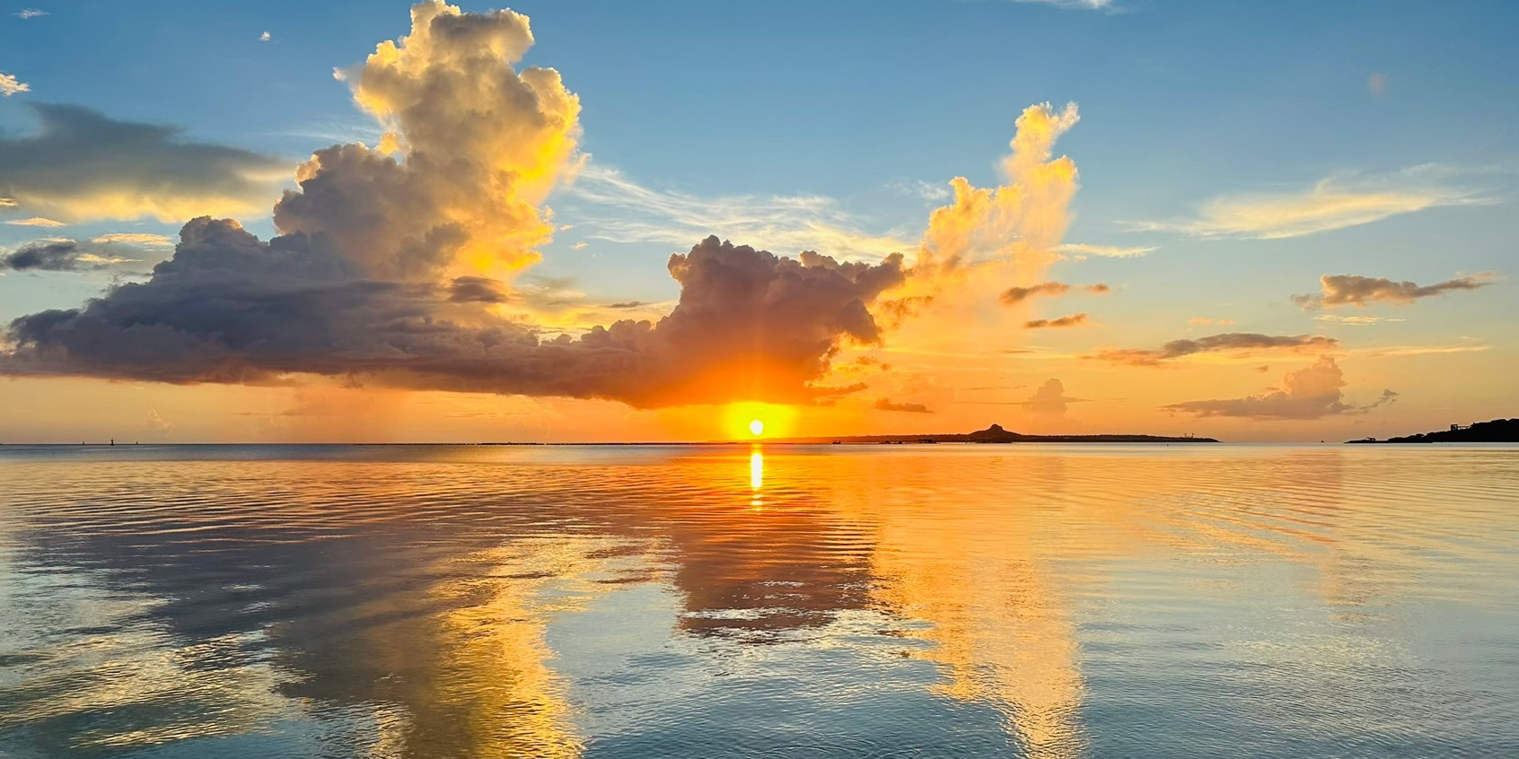 美らなリゾートもとぶから望む夕日